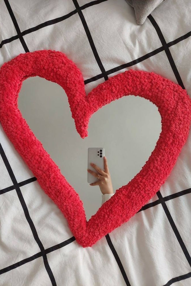 Minimal Heart Shape Tufted Mirror Sleeve
